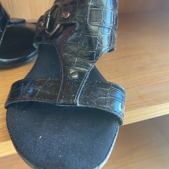 Sandals - Picture 2 of 3